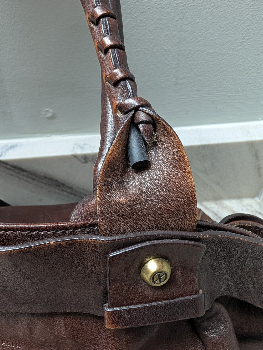 Francesco Biasia Distressed Brown Leather Shoulder Bag with Brass Ring Detail - Picture 7 of 16